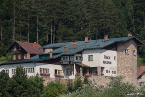 Mit der Seilbahn auf die Rax - die wird jetzt über den Winter erneuert. Hoffentlich bleibt die Talstation unverändert.